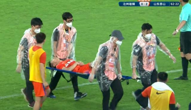 九游电子互动-金敬道遭踩踏离场被送往医院 徐亮:国脚都是宝啊